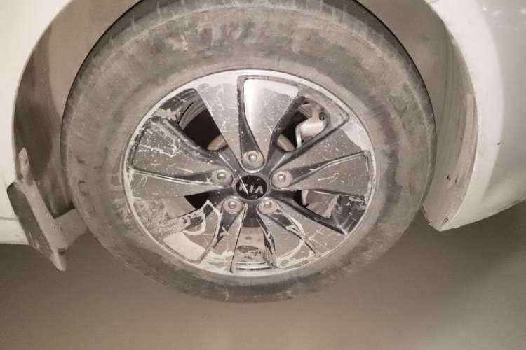 Used Kia K5 2016 2.0L Hybrid GLS Right Front Wheel Hub