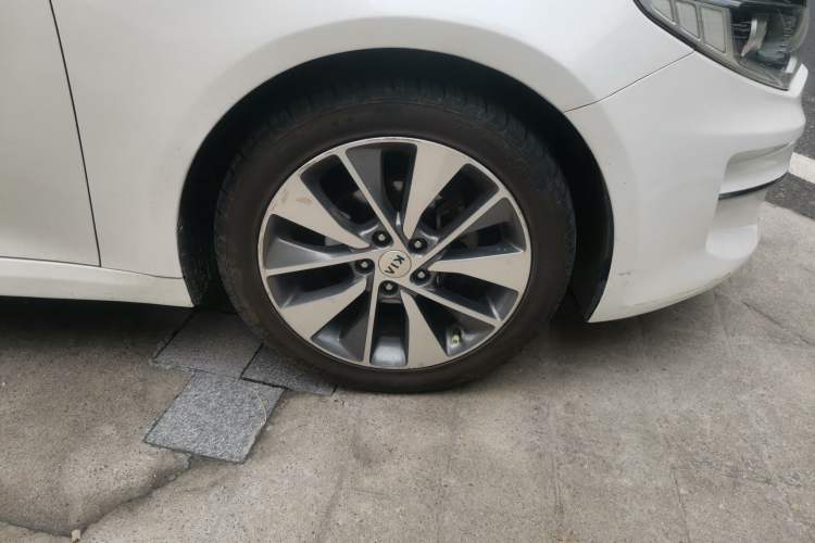 Used Kia K5 2016 2.0L Automatic LUX Right Front Wheel Hub