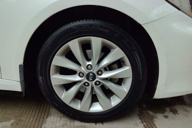 Used Kia K5 2016 1.6T Automatic LUX Right Front Wheel Hub