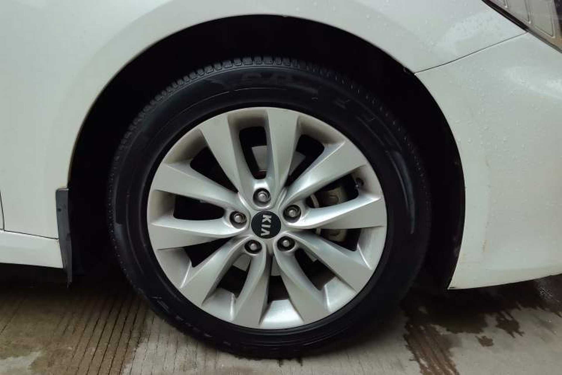 Used Kia K5 2016 1.6T Automatic LUX Right Front Wheel Hub