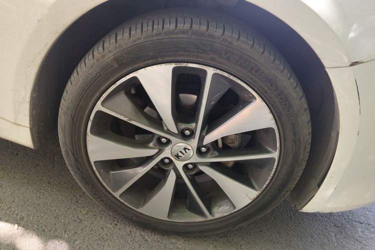 Used Kia K5 2016 2.0L Automatic LUX Right Front Wheel Hub