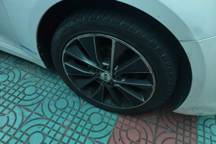 Used Kia K5 2016 2.0L Automatic LUX Right Front Wheel Hub