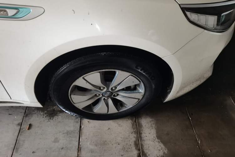 Used Kia K5 2016 2.0L Hybrid GLS Right Front Wheel Hub