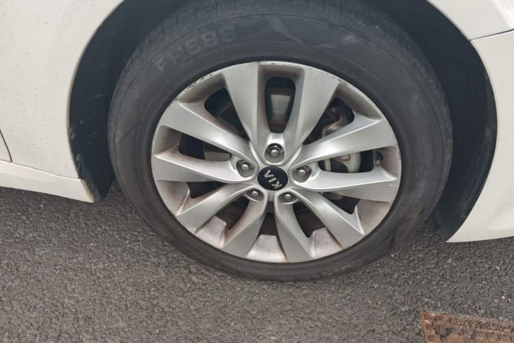 Used Kia K5 2016 1.6T Automatic LUX Right Front Wheel Hub