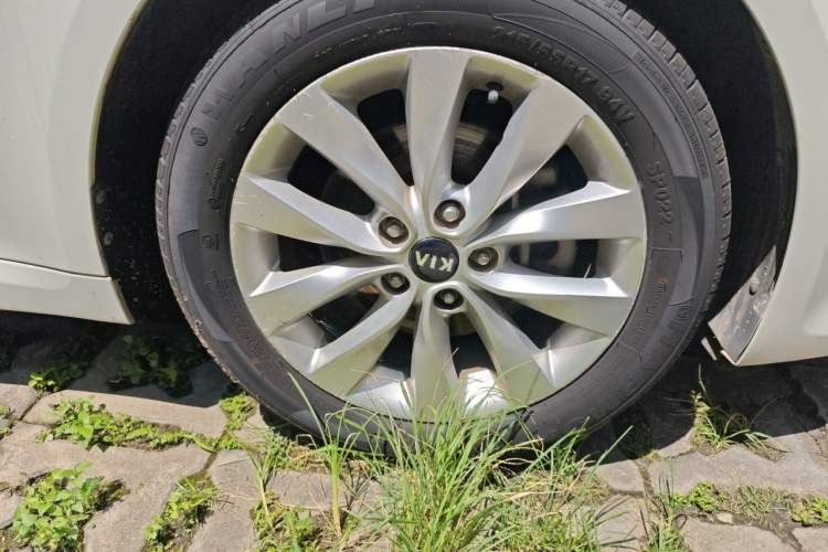 Used Kia K5 2016 1.6T Automatic LUX Right Front Wheel Hub