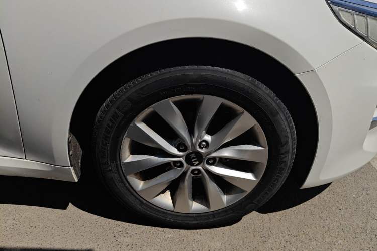 Used Kia K5 2016 2.0L Automatic GLS Right Front Wheel Hub