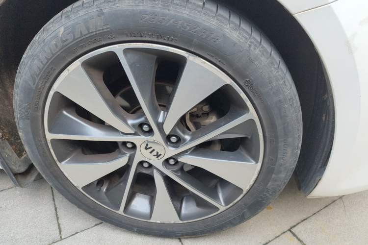 Used Kia K5 2016 2.0L Automatic LUX Right Front Wheel Hub