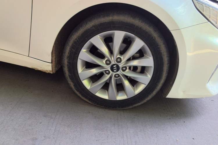 Used Kia K5 2016 1.6T Automatic LUX Right Front Wheel Hub