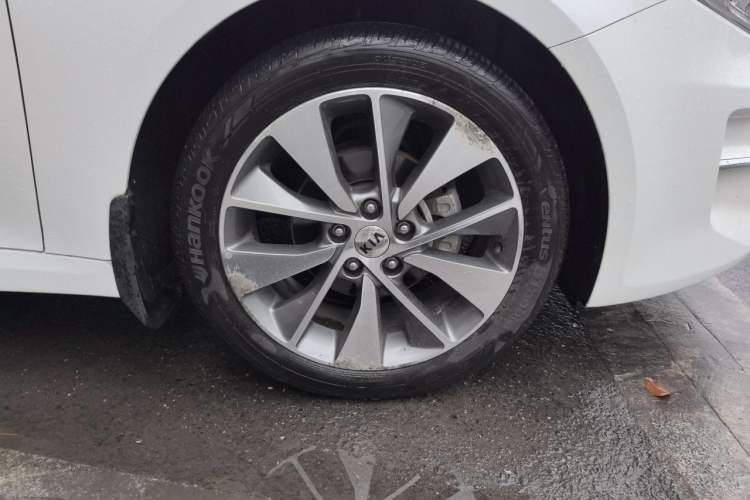 Used Kia K5 2016 2.0L Automatic LUX Right Front Wheel Hub