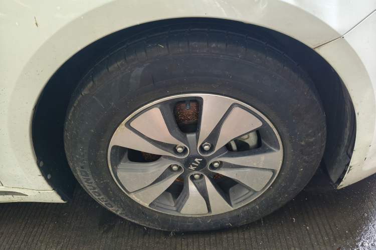 Used Kia K5 2016 2.0L Hybrid GLS Right Front Wheel Hub