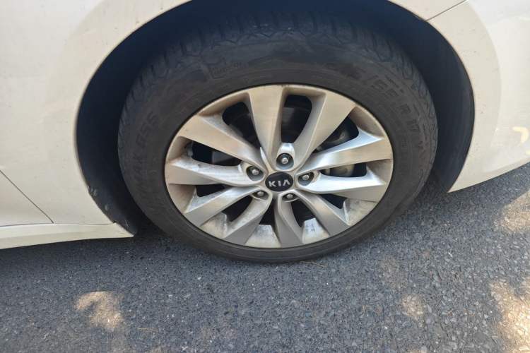 Used Kia K5 2016 1.6T Automatic LUX Right Front Wheel Hub