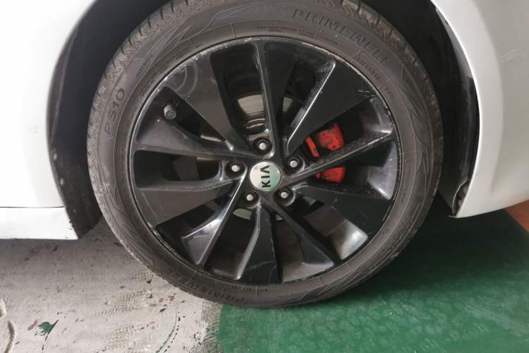 Used Kia K5 2016 2.0L Automatic LUX Right Front Wheel Hub