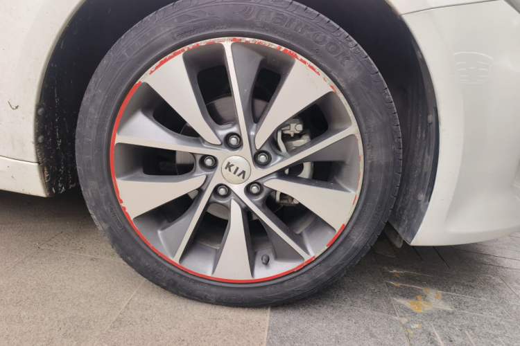 Used Kia K5 2016 2.0L Automatic LUX Right Front Wheel Hub