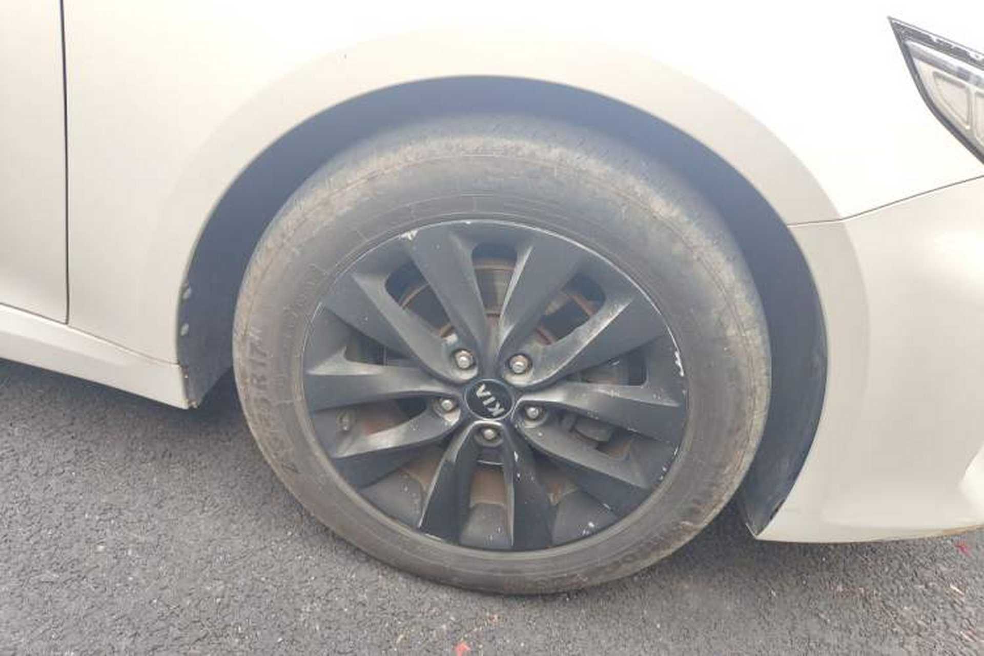 Used Kia K5 2016 1.6T Automatic LUX Right Front Wheel Hub