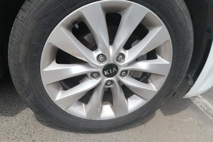 Used Kia K5 2016 2.0L Automatic GLS Right Front Wheel Hub