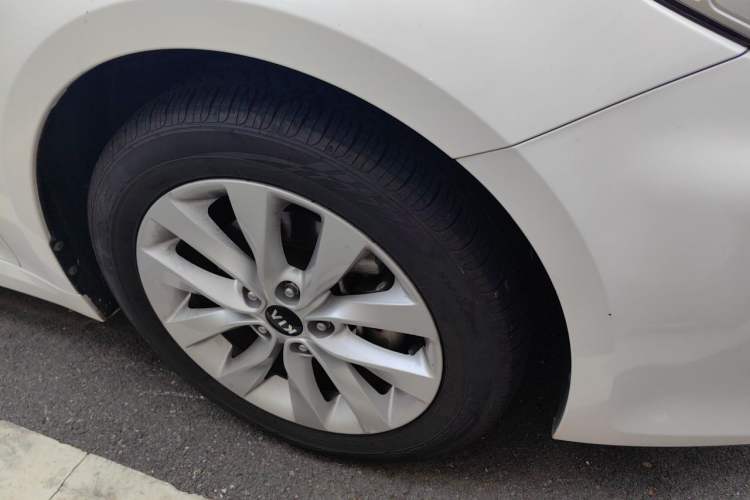 Used Kia K5 2016 1.6T Automatic LUX Right Front Wheel Hub