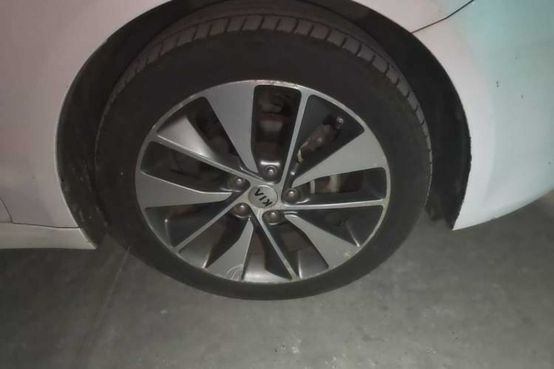 Used Kia K5 2016 2.0L Automatic LUX Right Front Wheel Hub