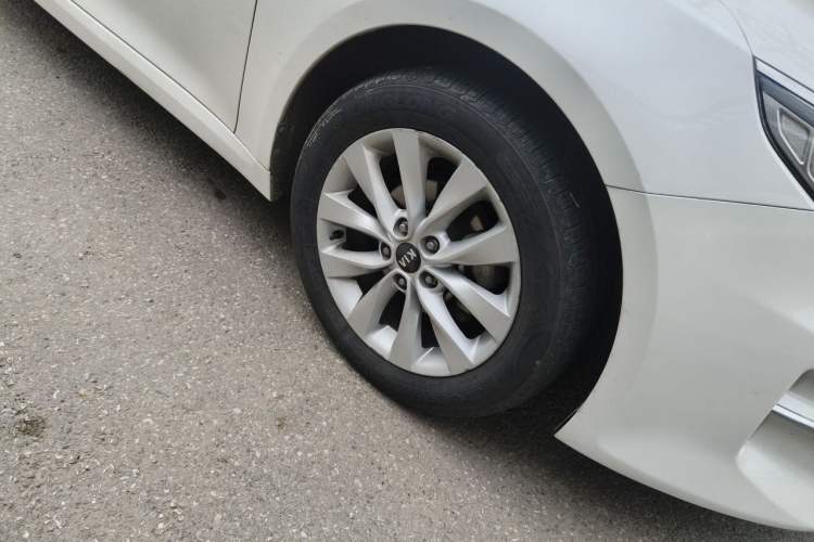 Used Kia K5 2016 2.0L Automatic GL Right Front Wheel Hub