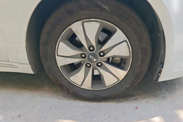 Used Kia K5 2016 2.0L Hybrid GLS Right Front Wheel Hub