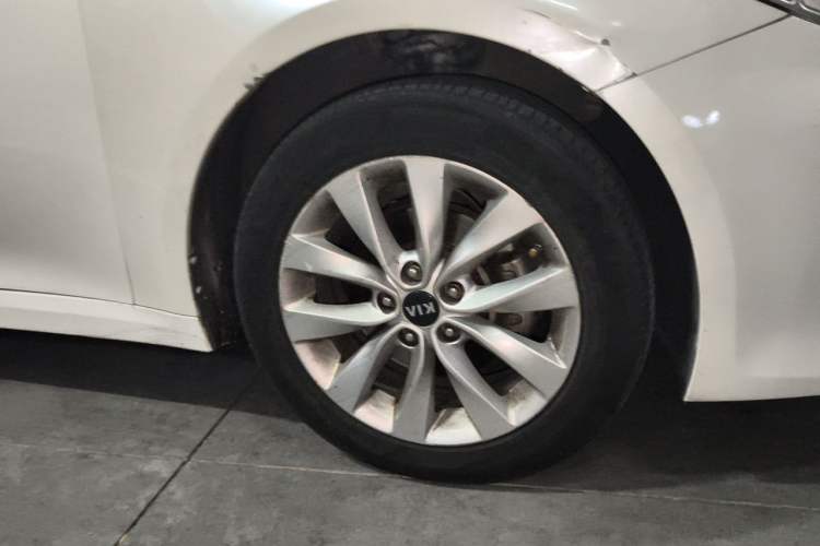 Used Kia K5 2016 1.6T Automatic LUX Right Front Wheel Hub