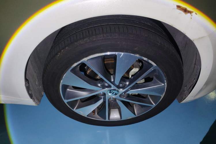 Used Kia K5 2016 2.0L Automatic LUX Right Front Wheel Hub