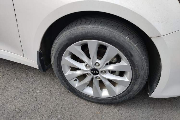 Used Kia K5 2016 2.0L Automatic GLS Right Front Wheel Hub