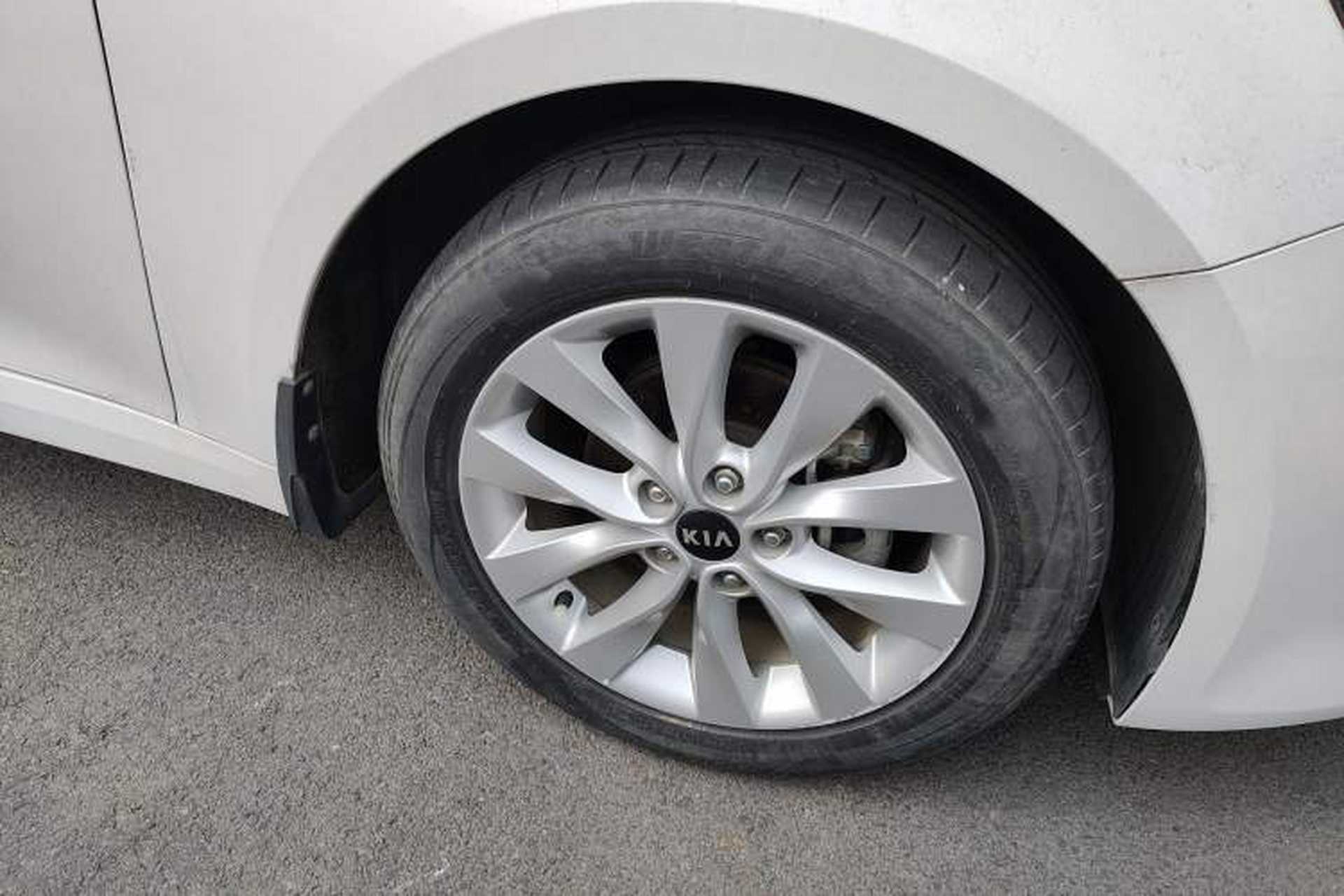 Used Kia K5 2016 2.0L Automatic GLS Right Front Wheel Hub