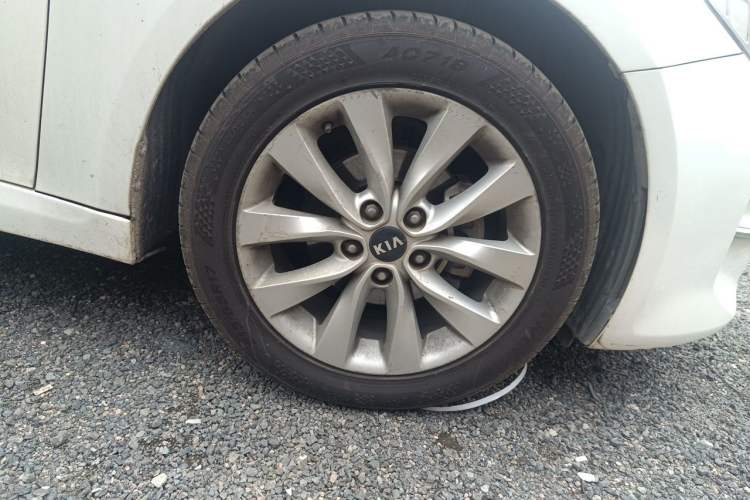 Used Kia K5 2016 2.0L Automatic GLS Right Front Wheel Hub