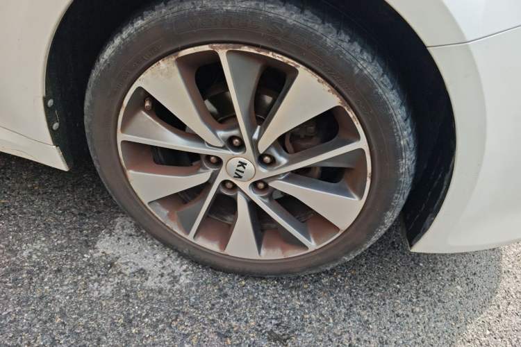 Used Kia K5 2016 2.0L Automatic LUX Right Front Wheel Hub