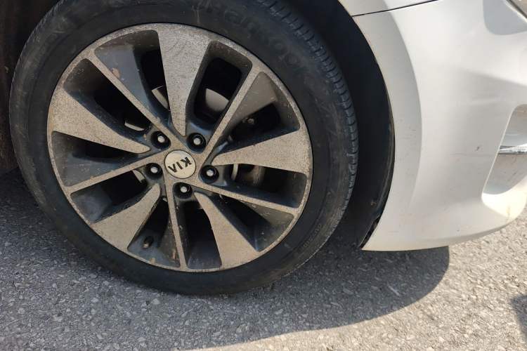 Used Kia K5 2016 2.0L Automatic LUX Right Front Wheel Hub