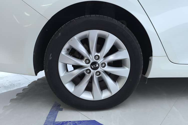 Used Kia K5 2016 1.6T Automatic LUX Right Front Wheel Hub