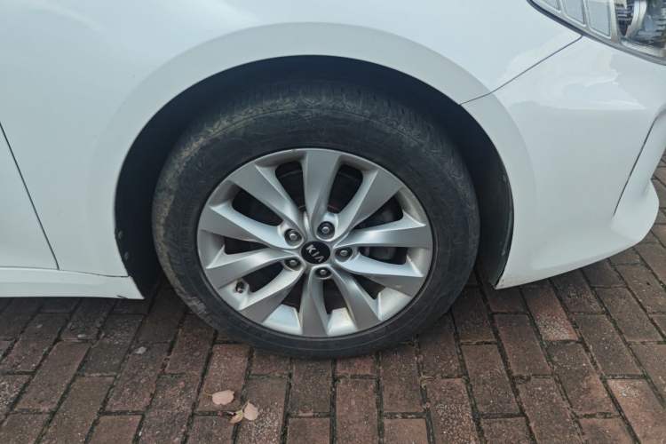 Used Kia K5 2016 1.6T Automatic LUX Right Front Wheel Hub