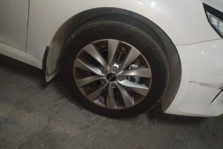 Used Kia K5 2016 1.6T Automatic LUX Right Front Wheel Hub