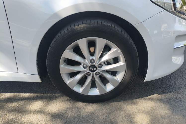 Used Kia K5 2016 2.0L Automatic GLS Right Front Wheel Hub