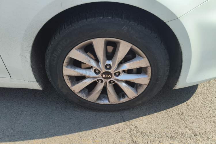 Used Kia K5 2016 1.6T Automatic LUX Right Front Wheel Hub