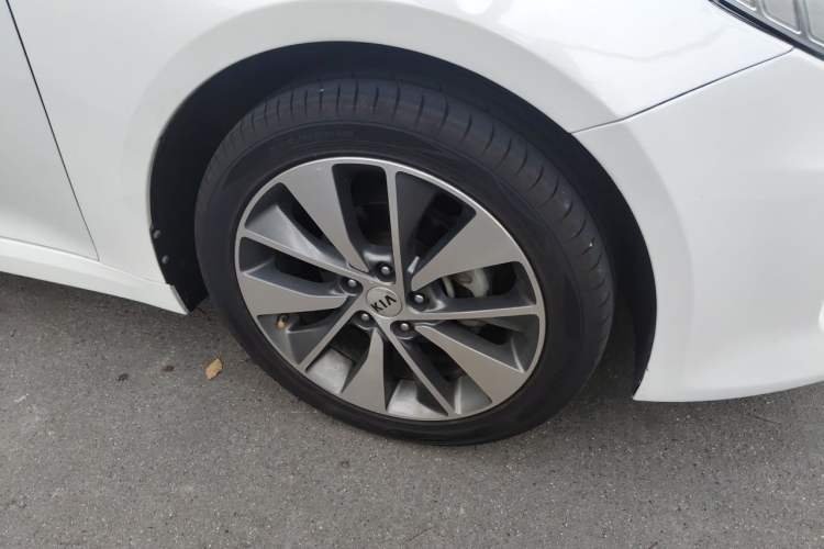 Used Kia K5 2016 2.0L Automatic LUX Right Front Wheel Hub