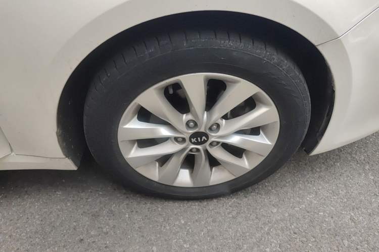 Used Kia K5 2016 1.6T Automatic LUX Right Front Wheel Hub