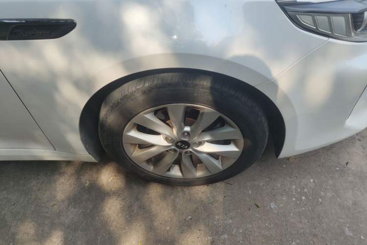 Used Kia K5 2016 1.6T Automatic LUX Right Front Wheel Hub