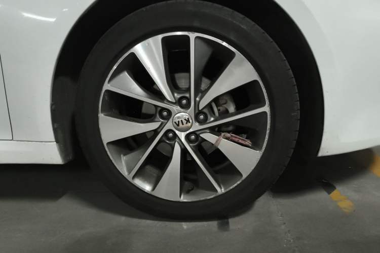 Used Kia K5 2016 2.0L Automatic LUX Right Front Wheel Hub