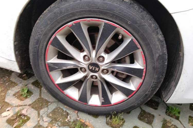 Used Kia K5 2016 1.6T Automatic LUX Right Front Wheel Hub