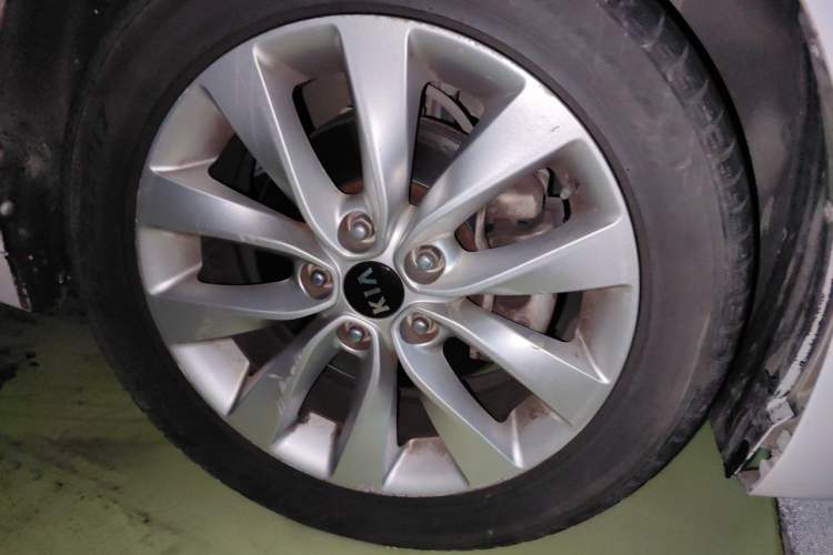 Used Kia K5 2016 1.6T Automatic LUX Right Front Wheel Hub