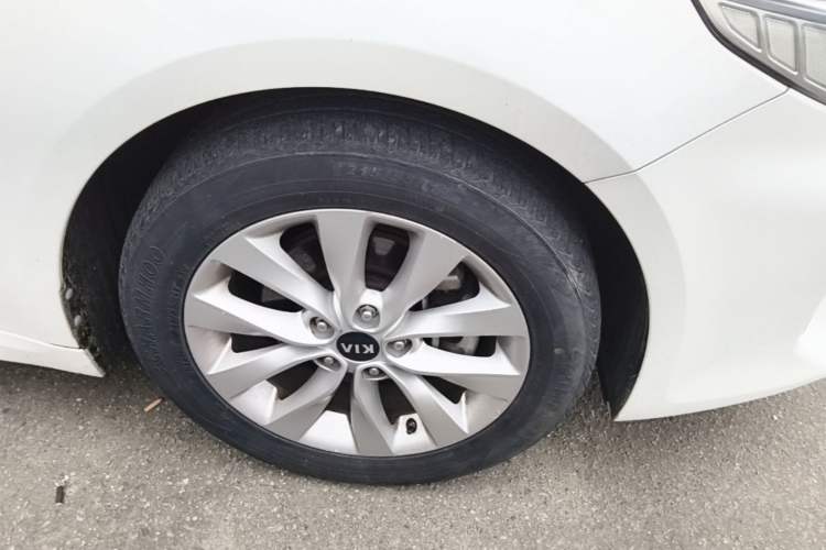 Used Kia K5 2016 1.6T Automatic LUX Right Front Wheel Hub