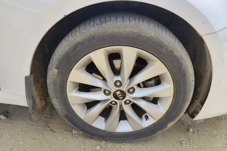 Used Kia K5 2016 1.6T Automatic LUX Right Front Wheel Hub