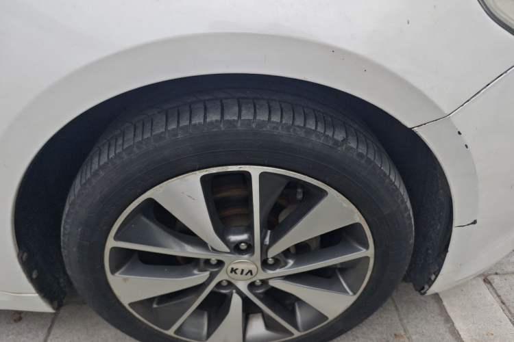 Used Kia K5 2016 2.0L Automatic LUX Right Front Wheel Hub