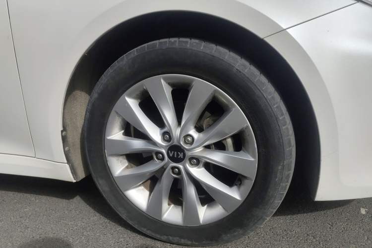 Used Kia K5 2016 1.6T Automatic LUX Right Front Wheel Hub