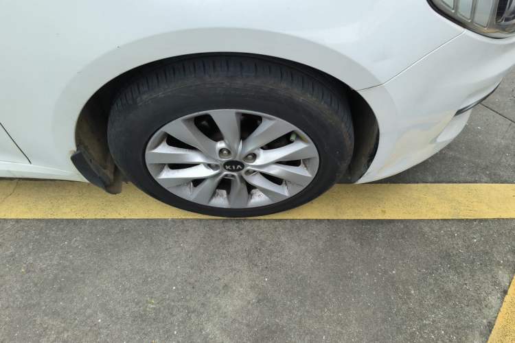 Used Kia K5 2016 2.0L Automatic GLS Right Front Wheel Hub