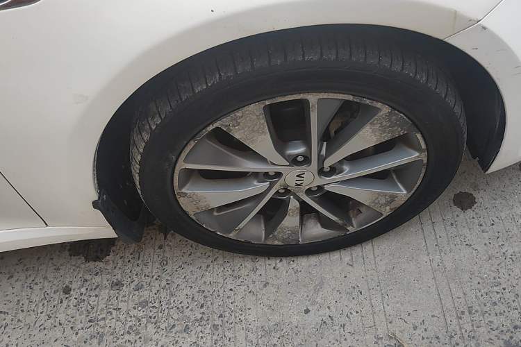 Used Kia K5 2016 2.0L Automatic LUX Right Front Wheel Hub