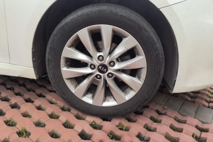 Used Kia K5 2016 2.0L Automatic GLS Right Front Wheel Hub