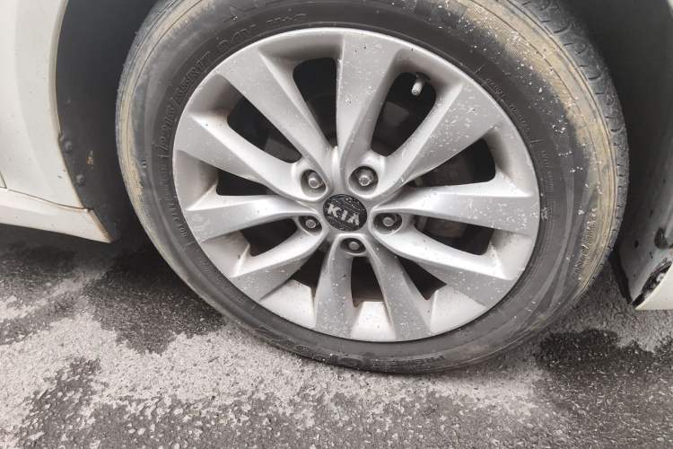 Used Kia K5 2016 2.0L Automatic GL Right Front Wheel Hub