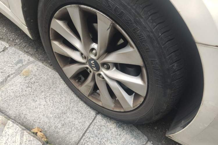 Used Kia K5 2016 1.6T Automatic LUX Right Front Wheel Hub